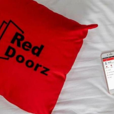 Reddoorz @ Kertajaya Surabaya Hotel Ngoại thất bức ảnh